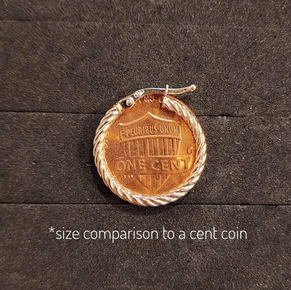 18K Real Saudi Gold Twisted Loop/ Hoop Earring - Picture 5 of 5